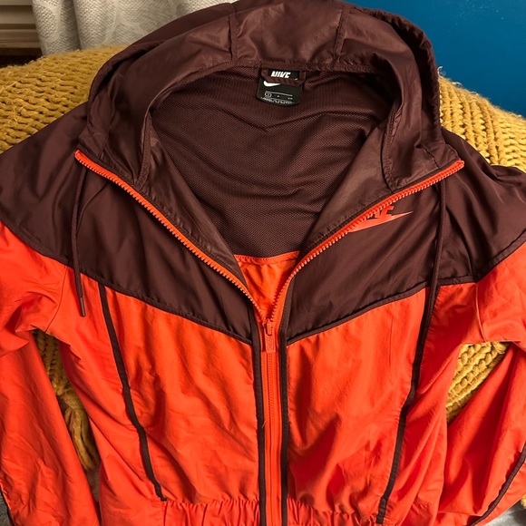 Nike red and burgundy Windrunner, windbreaker jacket, size small - Picture 3 of 3